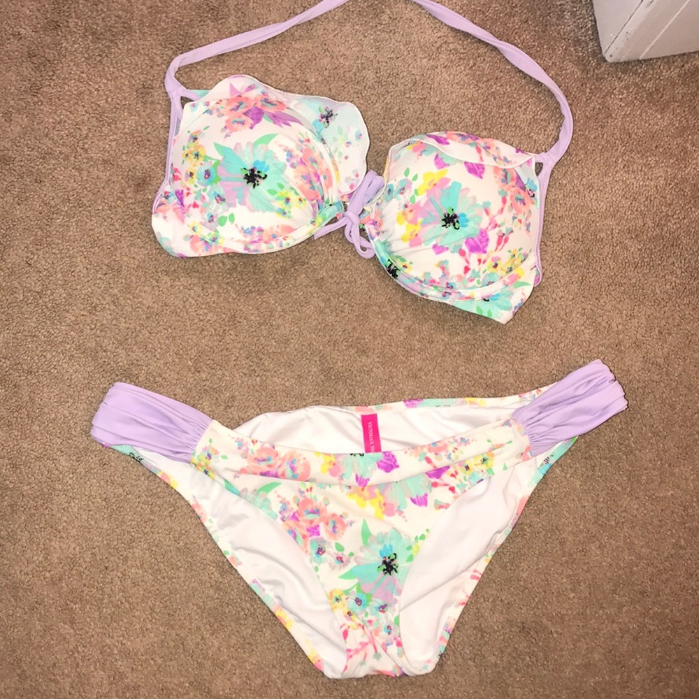 Bikini - Picture 2 of 2